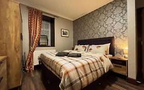 The Nook Crieff - Central 2-Bed With Garden :)